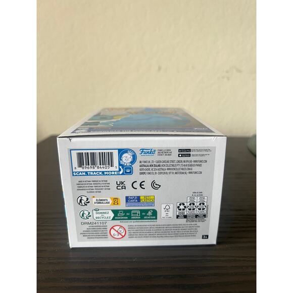 EXCLUSIVE PEARLESCENT Vaporeon Funko Pop #627 Pokemon Games Nintendo Pokecenter - Picture 6 of 6